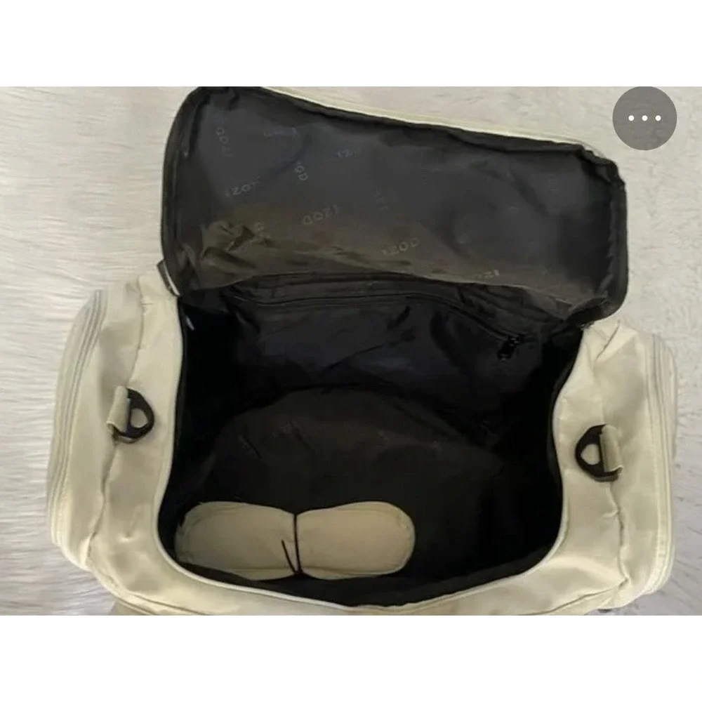 NWT-Izod‎ Cream Duffel Bag with Structured Design Multiple Compartments